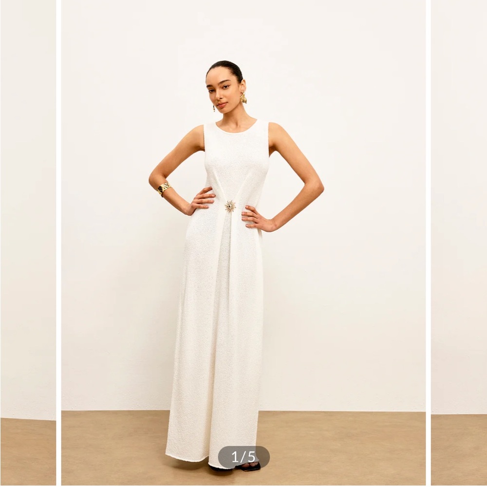 Commense White Sleeveless Maxi Dress with Decorative Brooch